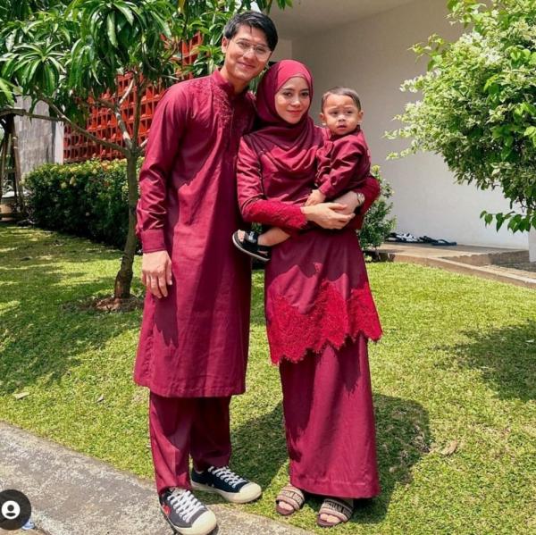 Potret Lesti Kejora dan Rizky Billar saat Lebaran. (foto: Instagram)