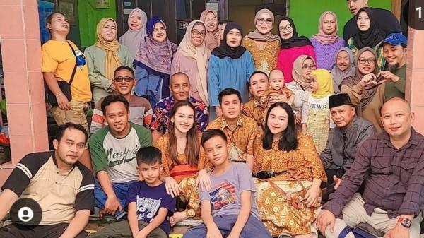 Screenshot 20230425 064716 Instagram Artis gelar open house. (Foto: instagram)