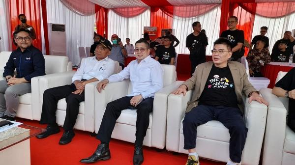 Executive Chairman MNC Group Hary Tanoesoedibjo bersama Menteri Koordinator Bidang Pembangunan Manusia dan Kebudayaan Indonesia Muhadjir Effendy. (Foto: MPI/Jack Newa)