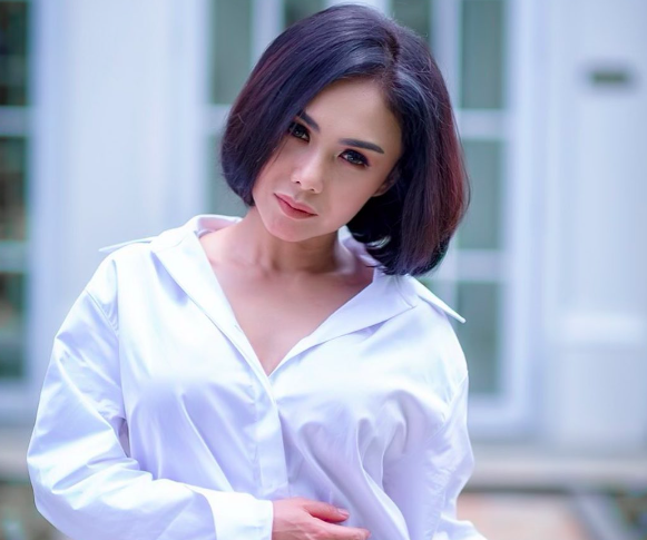 Artis cuci piring dan bersih-bersih di rumah. (Foto: instagram)