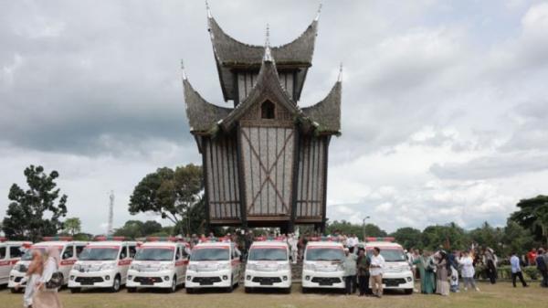 bantuan ambulans prabowo untuk sumbar Sebanyak 20 ambulans bantuan diserahkan Prabowo Subianto untuk RSUD se-Sumbar dan RSUP M Djamil Padang. (Foto: Ist)