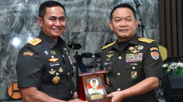 Sarat Pengalaman di Korps Baret Merah, Penakluk Everest