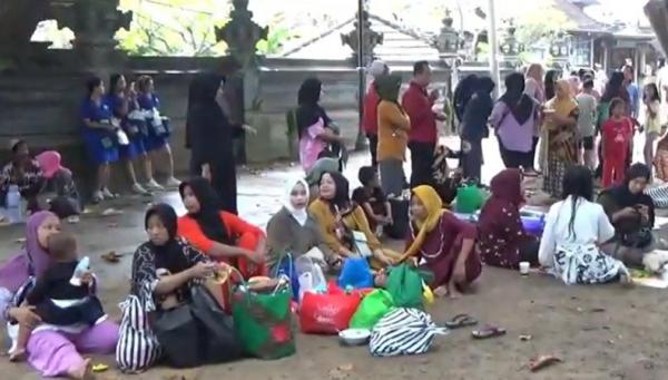 Tradisi Lebaran Ketupat di Pantai Sanur, Bali. (Foto: Indira Arri)