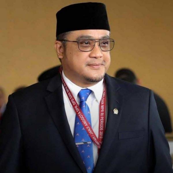 Artis Lawas Pernah Jadi Pejabat Tinggi.(foto: instagram)