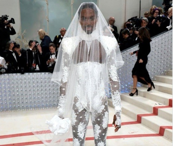  Artis Paling Nyeleneh di Met Gala 2023. (foto: Twitter)