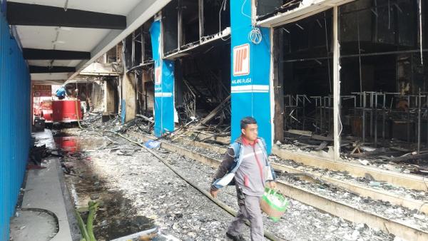 Kebakaran Malang Plaza Hanguskan 135 Kios, Manajemen: Kami Belum Hitung Kerugian 