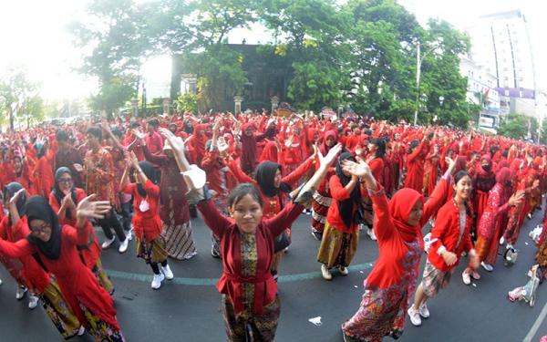 Belasan Ribu Penari Joget Bareng Meriahkan Hut Ke Kota Semarang