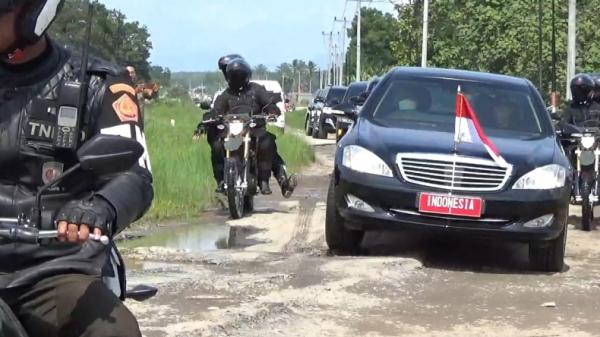 Tolak Naik Helikopter, Ini Alasan Presiden Jokowi Pilih Naik Mobil ke Lampung Tengah