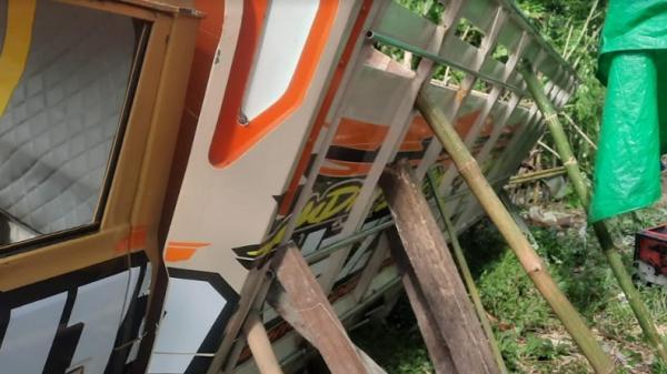 Truk Tabrak Pagar Rumah Warga Lombok Timur, 1 Orang Tewas 4 Terluka