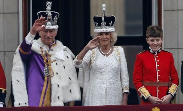 Tanpa Pangeran Harry, Raja Charles dan Keluarga Kerajaan Muncul di Balkon Buckingham