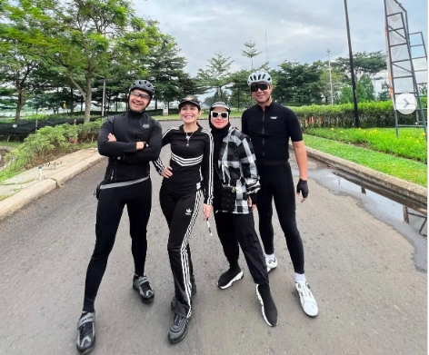 Screen Shot 2023 05 07 At 09 16 32 Potret mesra Sahrul Gunawan dan sang istri. (Foto: Instagram)