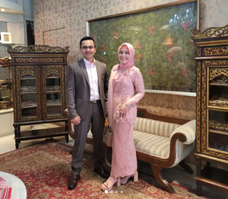 Screen Shot 2023 05 07 At 09 16 49 Potret mesra Sahrul Gunawan dan sang istri. (Foto: Instagram)