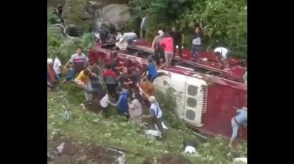 Bus Masuk Jurang di Guci Tegal Bawa Rombongan Jemaah Majelis Taklim dari Serpong Tangsel