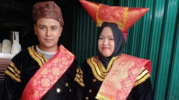 Pakaian adat Sumatera Barat Sasampiang (Istimewa)