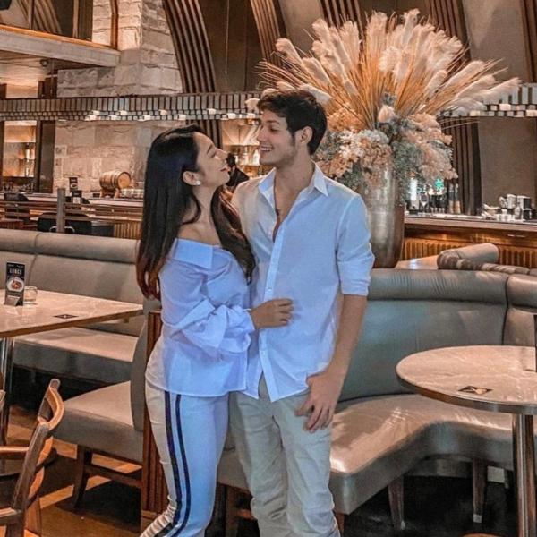 Artis pacaran dengan pria lebih muda. (Foto: instagram)