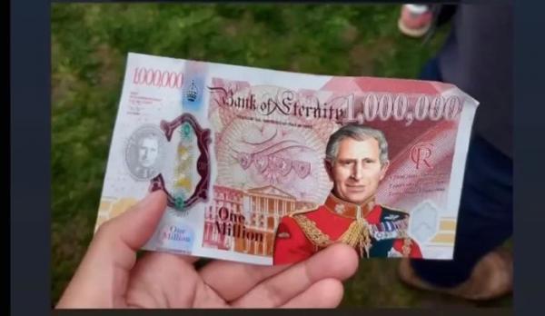 Dummy Uang yang Dibagikan di Inggris (Dok. Yuli Sutoto Nugroho)