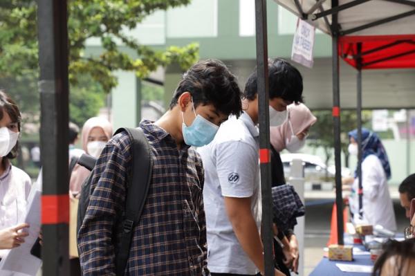 Pengecekan Dokumen Peserta UTBK di UPN Veteran Pengecekan Dokumen Peserta UTBK di UPN Veteran Jakarta (Dok. UPNVJ)