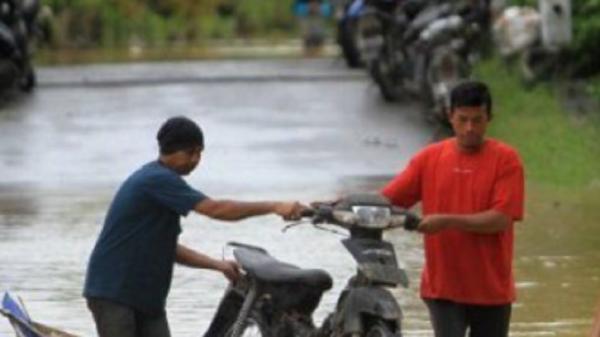 Ratusan Korban Banjir Aceh Barat Diserang Penyakit Gatal hingga Batuk Pilek dan Demam