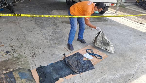 barang bukti mayat dimutilasi cor Barang bukti kasus mayat dimutilasi dan dicor di TKP Mulawarman, Tembalang, Kota Semarang, Selasa 9 Mei 2023. (Eka Setiawan)