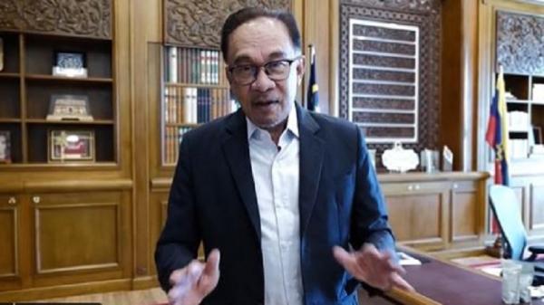 PM Malaysia Anwar Ibrahim menyapa Coldplay PM Malaysia Anwar Ibrahim menyapa Coldplay dalam videonya di Twitter. Band asal Inggris itu akan konser di Malaysia pada 22 November nanti. (Twitter Anwar Ibrahim)