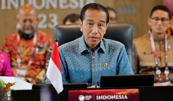 Presiden Jokowi Tunjuk Mahfud MD Jadi Plt Menkominfo