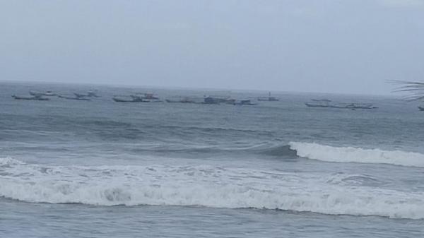 Perahu Tersambar Petir di Pantai Muara Cikaso Sukabumi, Nakhoda Hilang Tenggelam