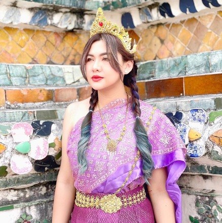 Artis menikah dengan bangsawan. (foto: instagram)