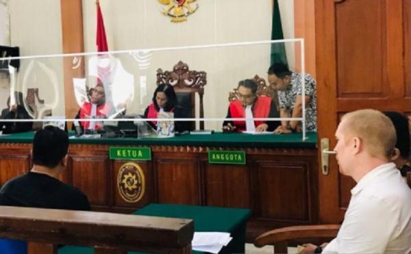 Wna Inggris Warga Negara Inggris, Stephen Michael Jamnitzky (39) diadili di PN Denpasar. (Foto : ANTARA)