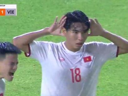 Pemain Vietnam U-22, Dinh Xuan Tien saat merayakan gol ke gawang Indonesia pada September 2022 lalu. (Foto: AFF)