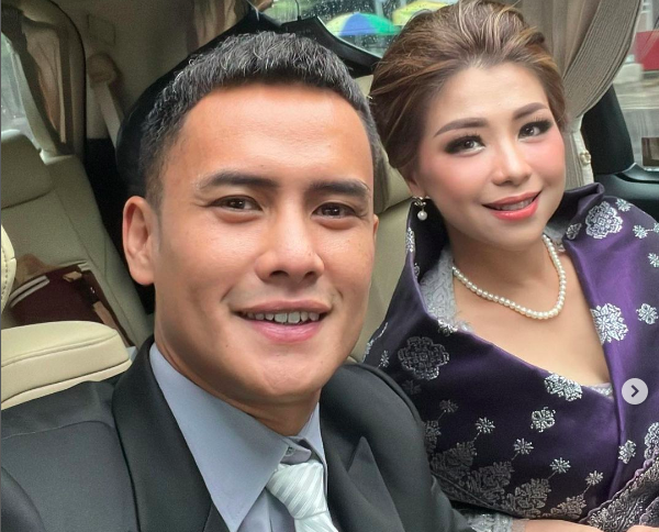 Artis menikahi pramugari cantik. (Foto: Instagram)