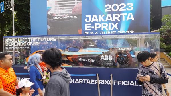 mobil_balap_formula_e_dipamerkan_di_cfd_mpi