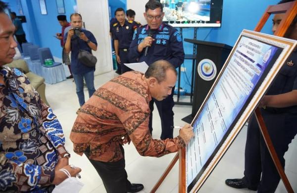 Penandatanganan komitmen pemenuhan perizinan dasar pembudidayaan ikan. (Foto: dok KKP)