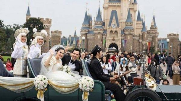 Artis lawas dinikahi pengusaha tambang. (foto: Instagram)