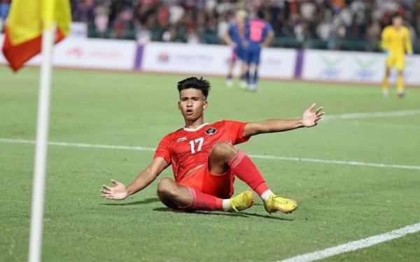 Ribuan warga Solo menyambut kemenangan timnas Sepak Bola Indonesia di bundaran Balai Kota Solo, Selasa (16/5/2023) malam. Foto: MNC Portal/R August.