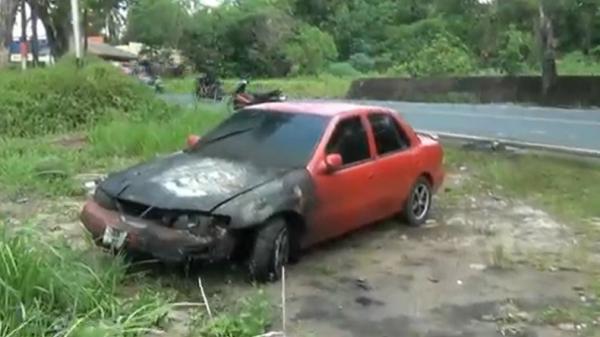 Mobil jenis sedan hangus terbakar di Jalan Ahmad Yani, Tanjungpinang, Kepulauan Riau, Rabu (17/5/2023). (Foto: Istimewa).