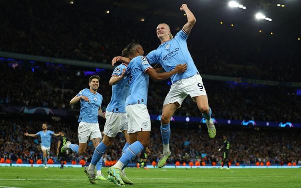 Penyerang Manchester City Erling Haaland merayakan kemenangan telak timnya atas juara bertahan Real Madrid dengan skor 4-0 di semifinal Liga Champions Leg 2. (Foto: reuters)