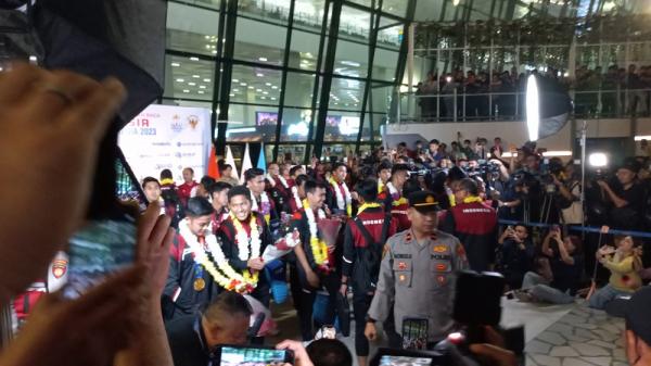 Timnas Indonesia U-22 Tiba di Tanah Air usai Raih Emas SEA Games 2023, Siap Diarak Jumat Pagi