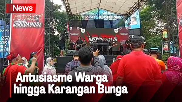 Antusiasme Warga Jelang Arak-arakan Kontingen SEA Games, Berjajar Karangan Bunga