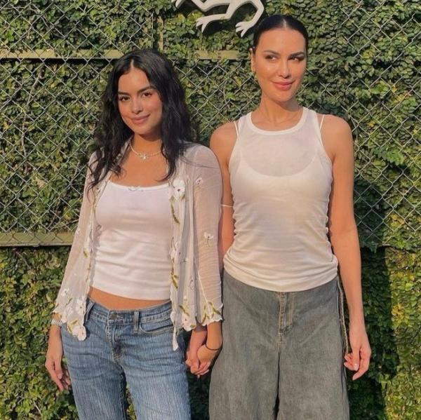 Artis Lawas Awet Muda Bak Kakak Beradik dengan anak. (Foto: instagram)