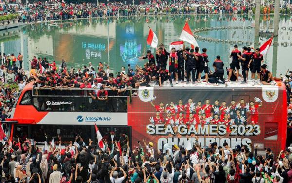 Erick Thohir Bawa Arak-arakan Timnas Indonesia U-22 Keliling Jakarta: Ayo Kita Bangkitkan Sepak Bola!