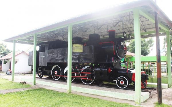 Museum Subkoss Garuda Lokomotif tua salah satu koleksi Museum Subkoss Garuda di Lubuklinggau. (Foto: Kemendibud)