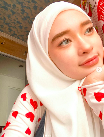 Potret Inara Rusli levas cadar. (foto: Instagram)