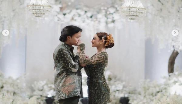 Artis yang akrab dengan keluarga pacar. (Foto: instagram)