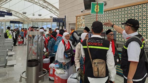 360 Jemaah Haji asal Jateng Tiba di Madinah, Dapat Bunga Mawar hingga Bingkisan