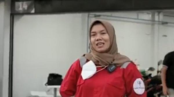 Desi Hariani, Marshal di Sirkuit Mandalika (Foto: iNews/Ema Widiawati)