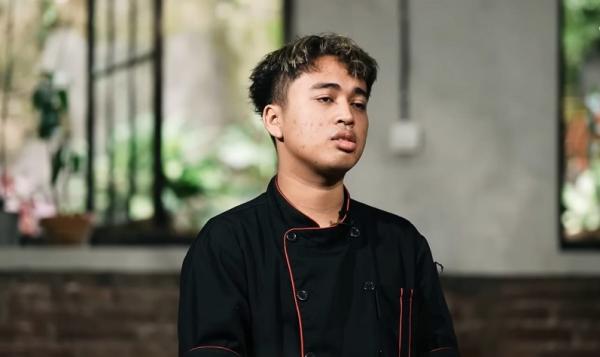 Pria asal Tulungagung, Alam memulai kariernya di bidang kuliner sejak belia dan kini mampu meraup omzet Rp100 juta per bulan melalui bisnis restoran. (Foto: YouTube PecahTelur)