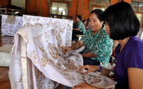 Daerah penghasil batik di Bali adalah Desa Batubulan, Kecamatan Sukawati, Kabupaten Gianyar. (Foto: IG @purbabaliholiday)
