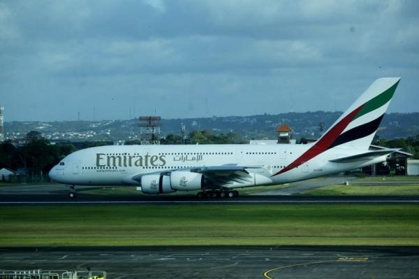 Pesawat Penumpang Terbesar di Dunia Airbus A380 Mendarat Perdana di ...