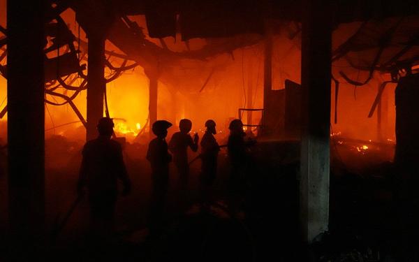 Pasar Purwareja Banjarnegara Kebakaran, Damkar Berjibaku agar Api Tidak Meluas