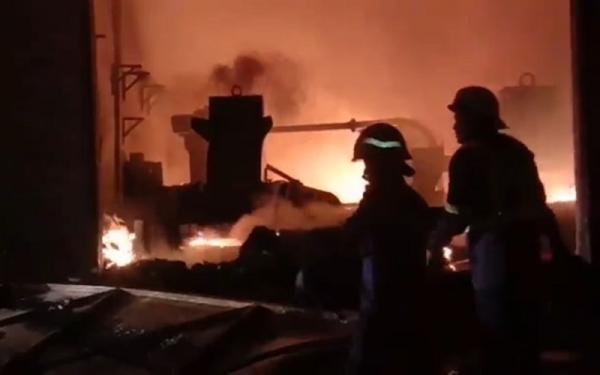  Gudang Kecap di Bekasi Terbakar, Karyawan Panik Menyelamatkan Diri 